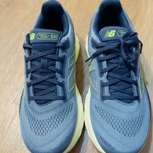 New Balance Fresh Foam 880 - Gray and Yellow